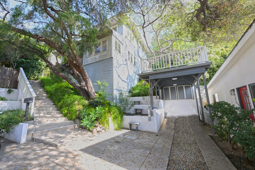 More Photos Of 2636 N Beachwood Dr, Los Angeles Apartments For Sale