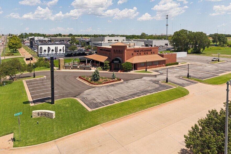 More Photos Of 800 W Memorial Rd, Oklahoma City Restaurant For Sale