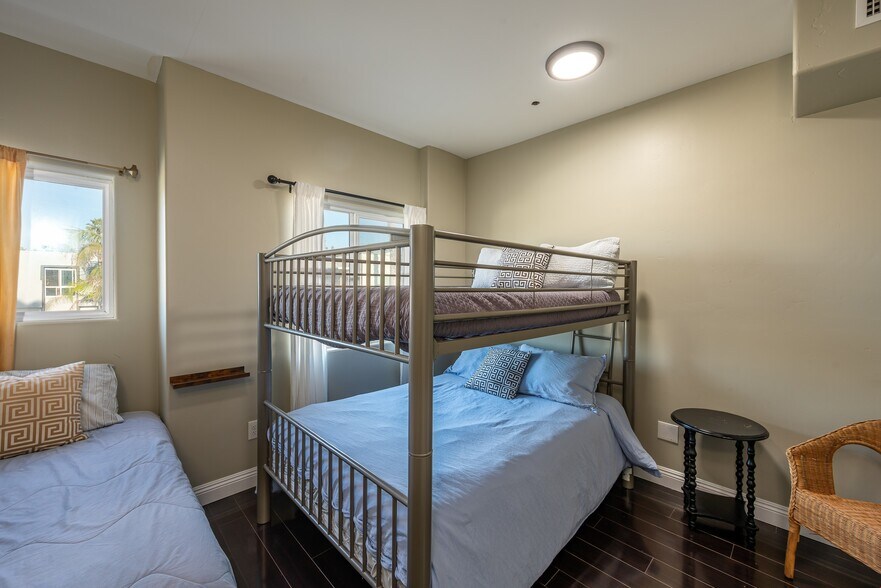 More Photos Of 4741 Point Loma Ave, San Diego Storefront Retail Residential For Sale