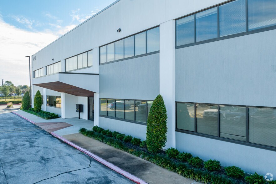 More Photos Of 4040 Red Bluff Rd, Pasadena Office For Lease