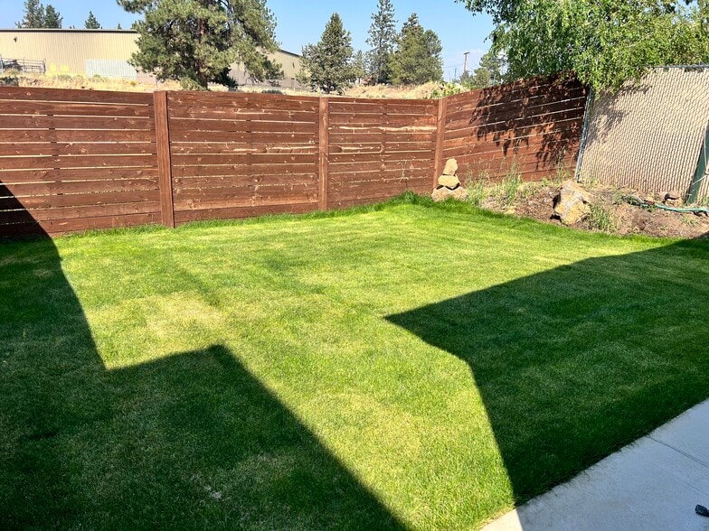 More Photos Of 404 SE Railroad St, Bend Apartments For Sale