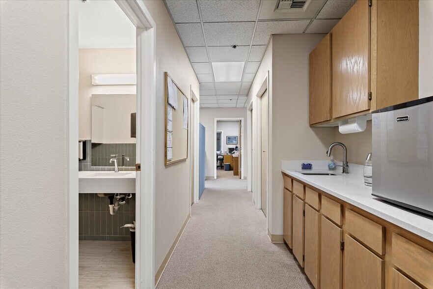 More Photos Of 21021 66th Ave W, Lynnwood Manufacturing For Sale