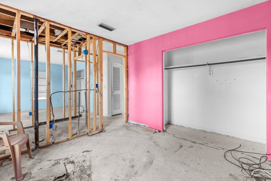 More Photos Of 11533 Spring Hill Dr, Spring Hill Office Residential For Sale