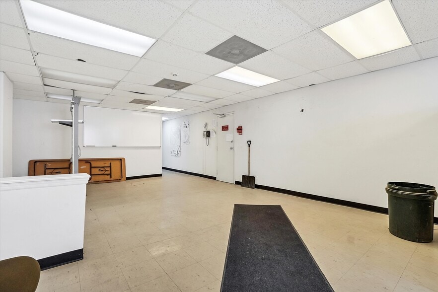 More Photos Of 24 John St, Middletown Office Residential For Sale