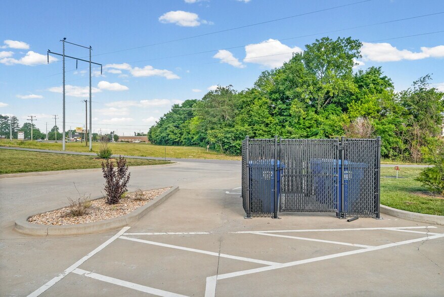 More Photos Of 159 Darlene Dr, Clarksville Office For Lease