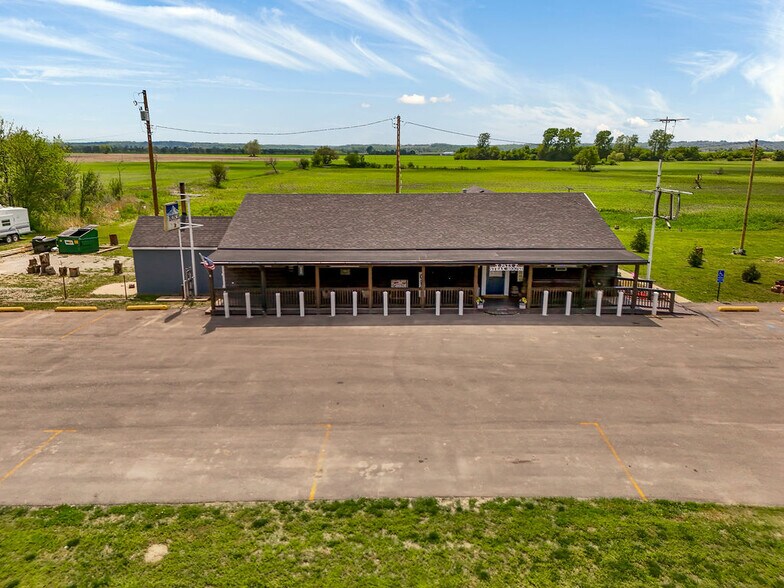 More Photos Of 24200 MO-45, Rushville Flex For Sale