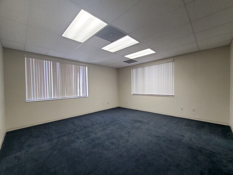 More Photos Of 1 Bronze Pointe Blvd, Swansea Loft Creative Space For Lease