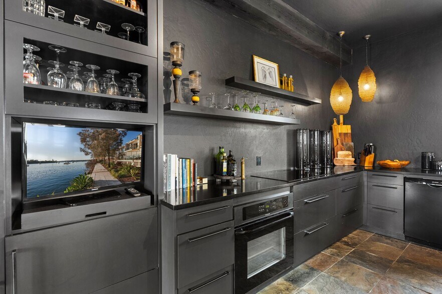 More Photos Of 1703 Highway 35 S, Rockport Office Residential For Sale