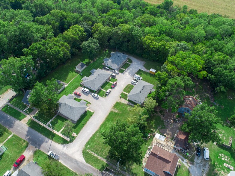 More Photos Of 204 N Walnut St, La Monte Multifamily For Sale
