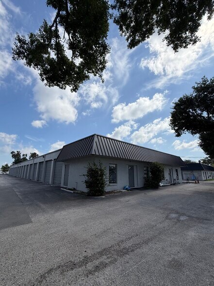 More Photos Of 4317 62nd Ave N, Pinellas Park Warehouse For Lease