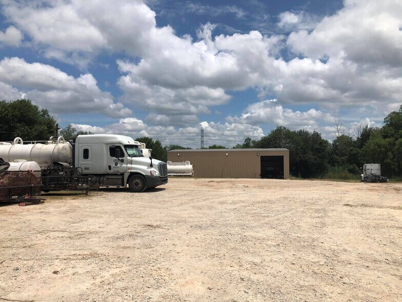 More Photos Of 12440 US Hwy 181 S, San Antonio Flex For Sale