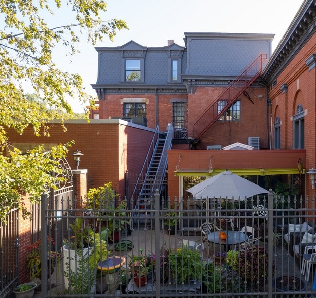 More Photos Of 1940 5th Ave, Pittsburgh Office For Sale