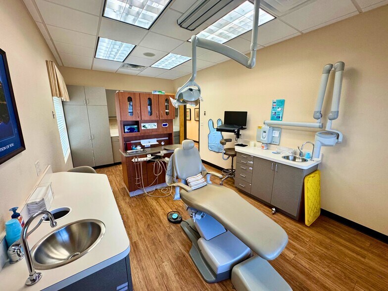 More Photos Of 3241 S Carrier Pky, Grand Prairie Medical For Sale