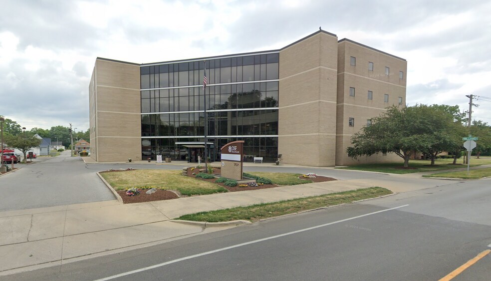 More Photos Of 707 N Logan Ave, Danville Medical For Lease