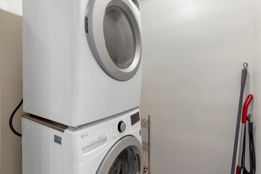 More Photos Of 246 State St, Salem Storefront Retail Residential For Sale