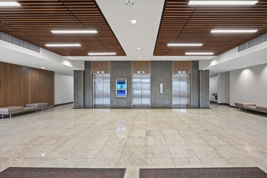 More Photos Of 425 S Cherry St, Glendale Office For Lease