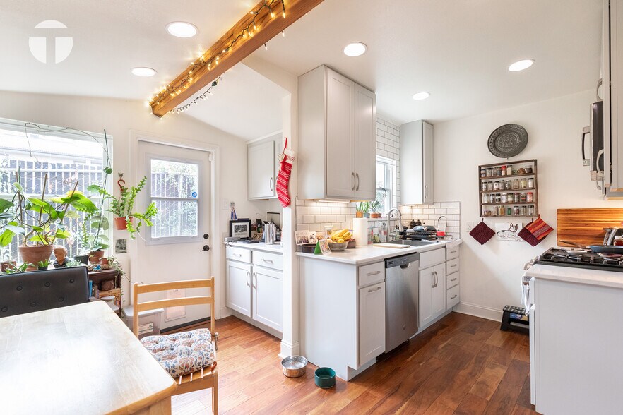 More Photos Of 2016 U St, Sacramento Apartments For Sale