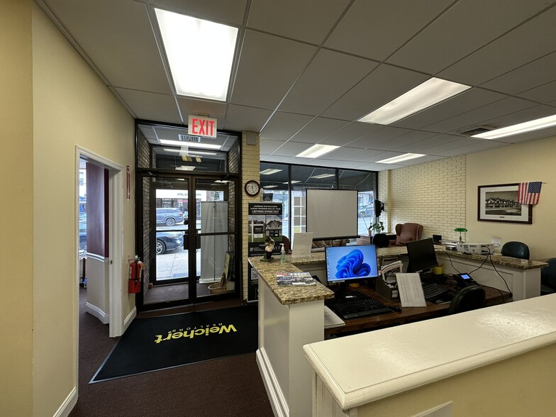 More Photos Of 2092 Boston Post rd, Larchmont General Retail For Lease