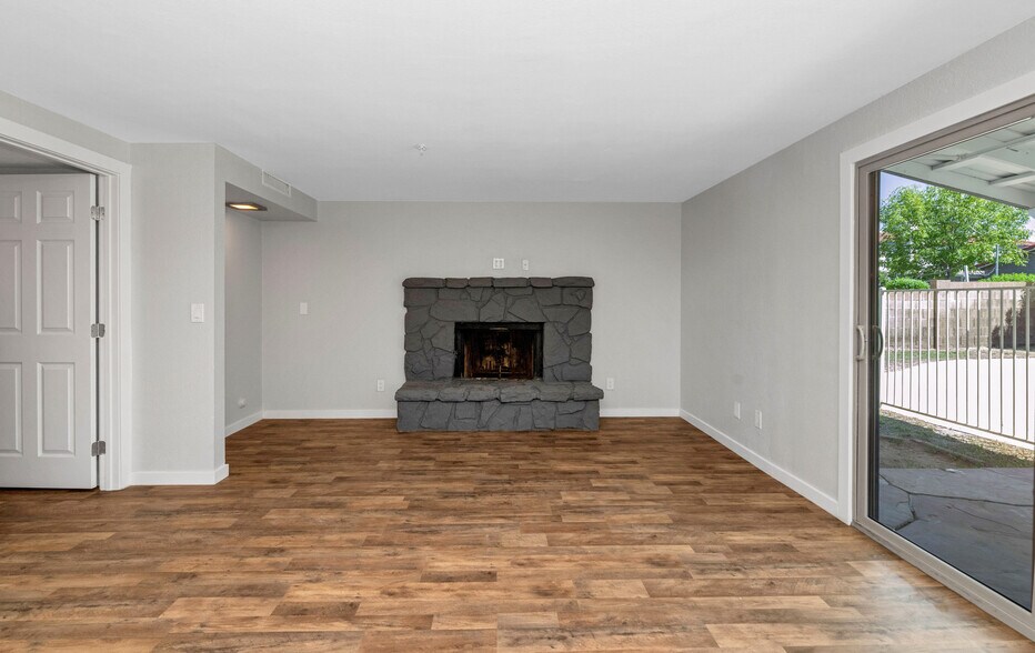 More Photos Of 1927 E Crocus Dr, Phoenix Specialty For Lease