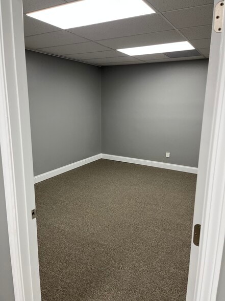 More Photos Of 7505 Sussex Dr, Florence Medical For Lease
