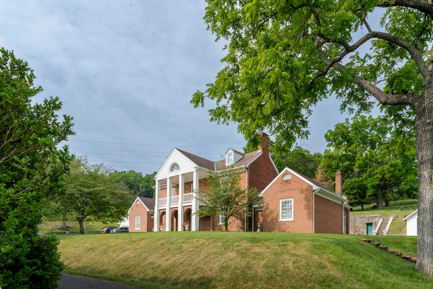 More Photos Of 610 New Hope Rd, Staunton Specialty For Sale