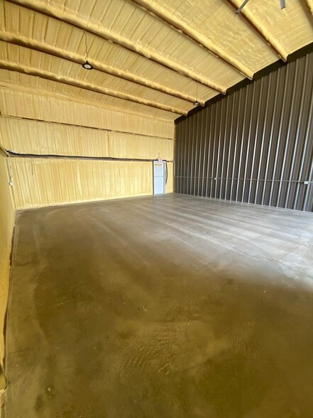 More Photos Of 2638 Business Loop 181 N, Floresville Flex For Lease