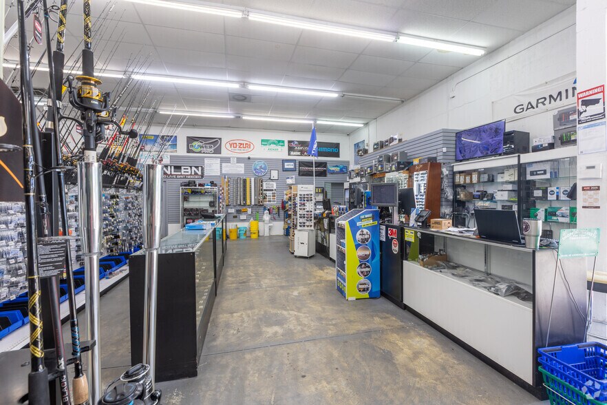 More Photos Of 2205 NW 20th St, Miami Freestanding For Sale