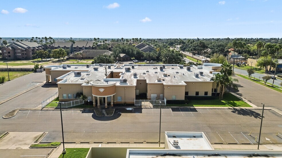 More Photos Of 2101 S Cynthia St, McAllen Medical For Lease