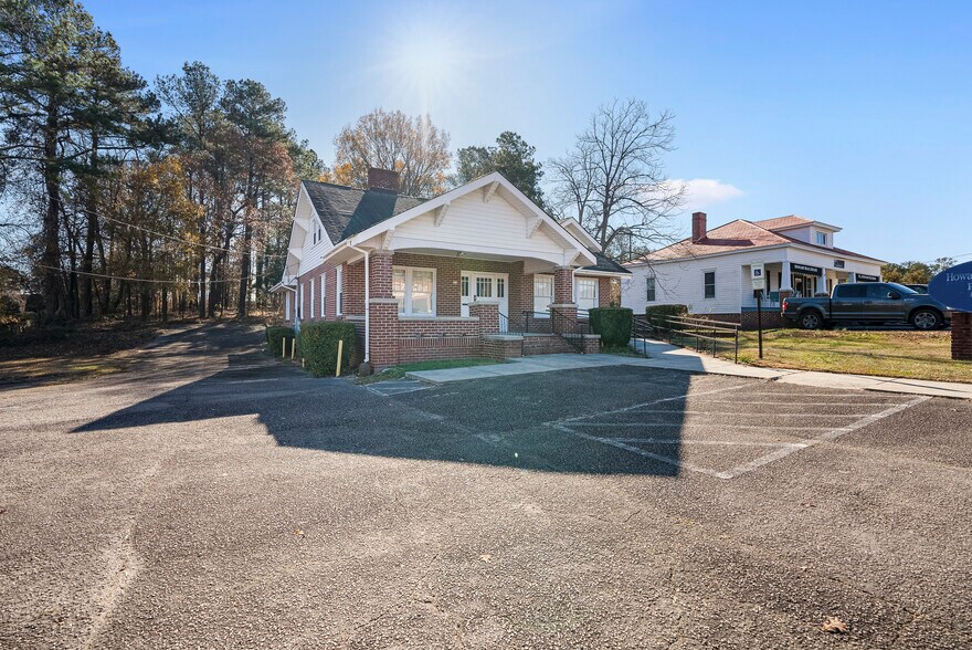 Primary Photo Of 611 Carthage St, Sanford Medical For Lease