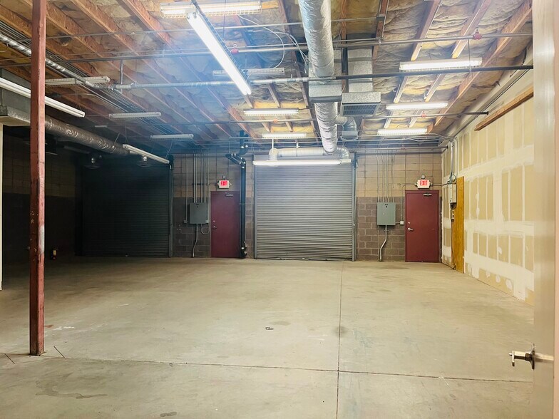 More Photos Of 1951 Stella Lake Dr, Las Vegas Light Distribution For Lease