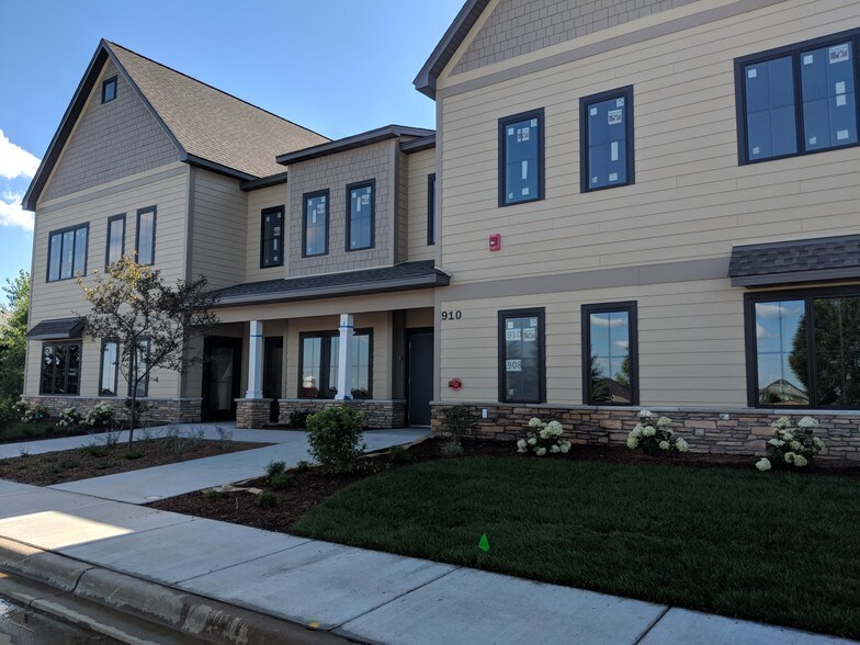Primary Photo Of 920 Inwood Ave N, Oakdale Office For Lease