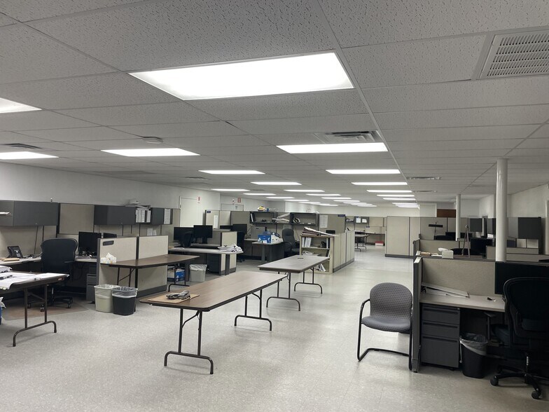 More Photos Of 903 S 8th St, La Porte Light Distribution For Lease