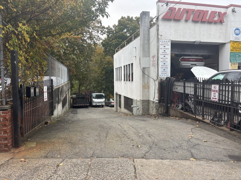 More Photos Of 164-170 Ferris Ave, White Plains Auto Repair For Lease
