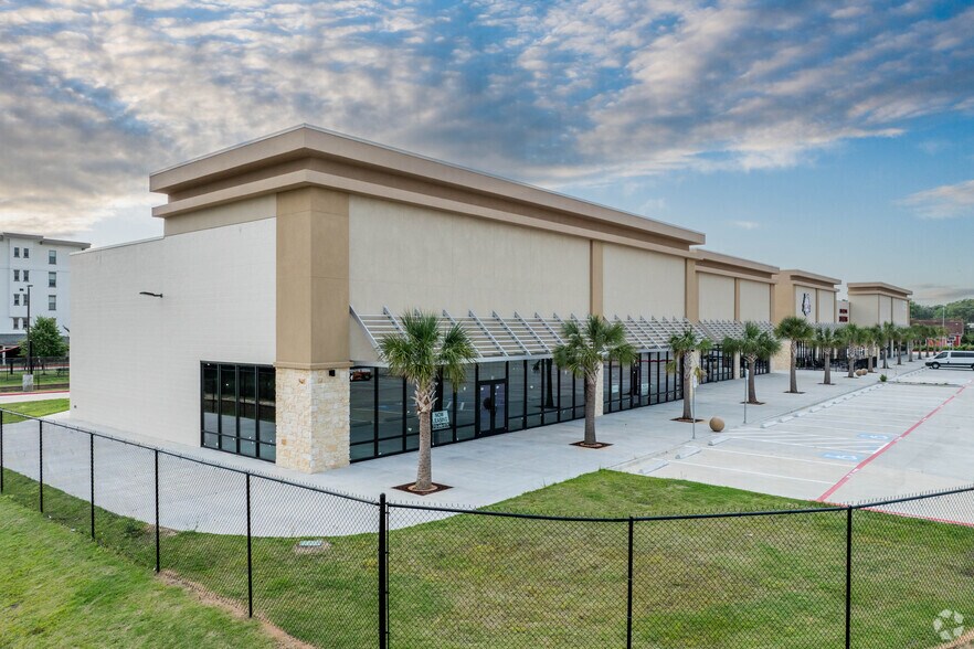 More Photos Of 3300 Bayport Blvd, Seabrook Storefront For Lease