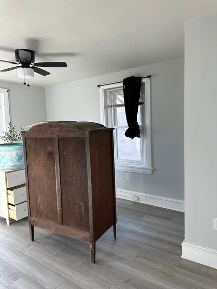 More Photos Of 800 Dekalb St, Bridgeport Storefront Retail Residential For Sale