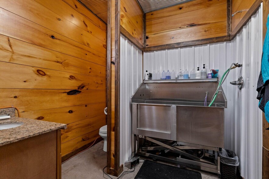 More Photos Of 558 Lucky Rd, Seymour Service For Sale