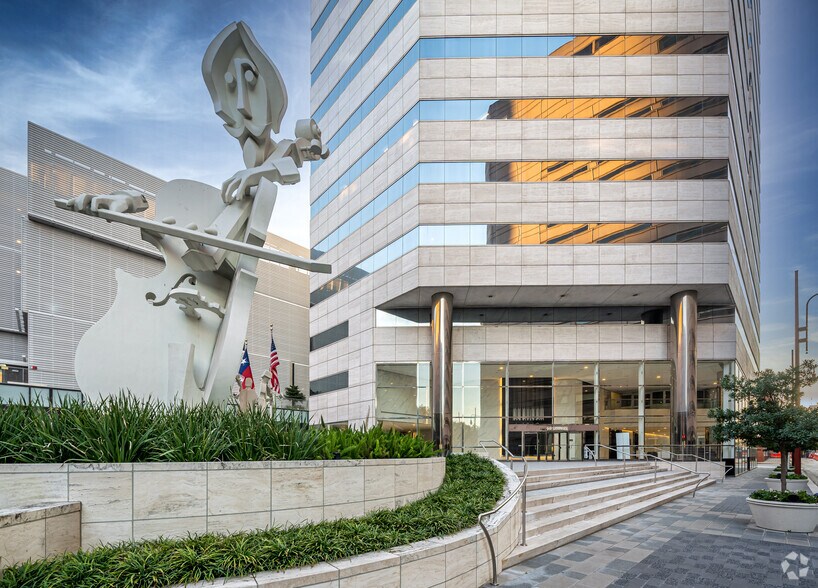 More Photos Of 440 Louisiana St, Houston Office For Lease