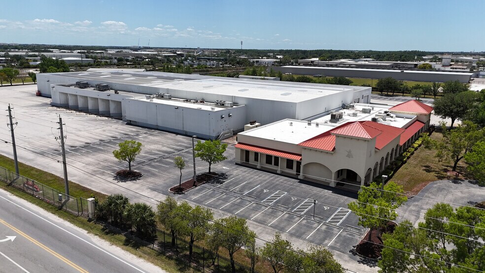Primary Photo Of 2996 Hanson St, Fort Myers Warehouse For Lease