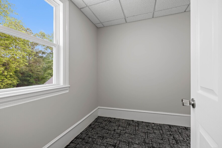 More Photos Of 504 W Broad St, Dunn Office For Sale