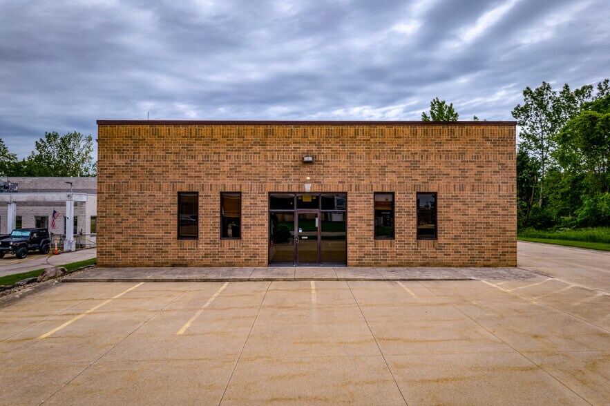 More Photos Of 9552 York Alpha Dr, North Royalton Service For Sale