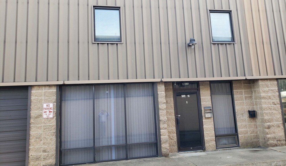 More Photos Of 105 S First Colonial Rd, Virginia Beach Flex For Lease