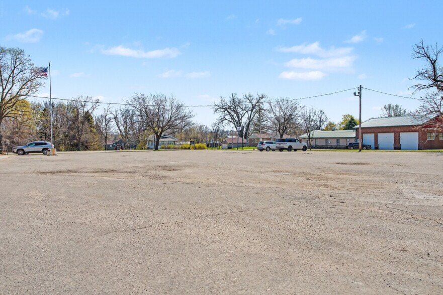 More Photos Of 7540 5th St, New Auburn Bar For Sale