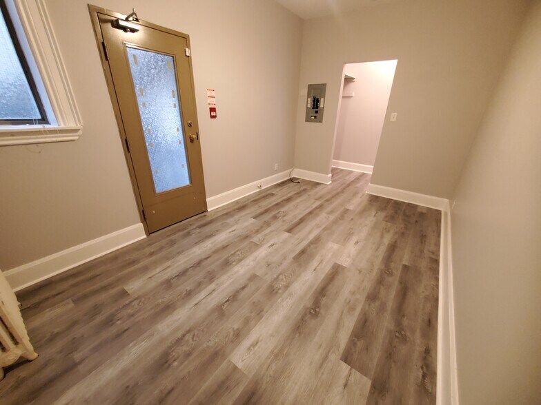 More Photos Of 170 Simcoe St S, Oshawa Apartments For Sale