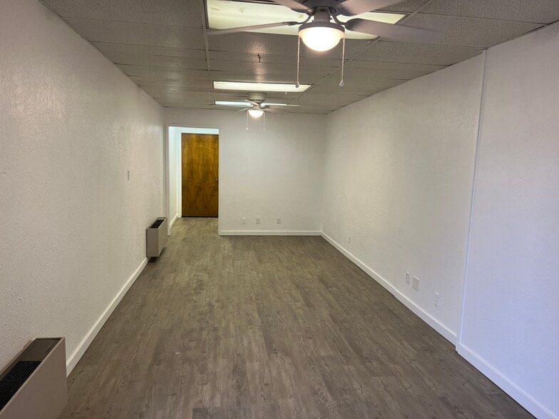 More Photos Of 1945 N Fine Ave, Fresno Flex For Lease
