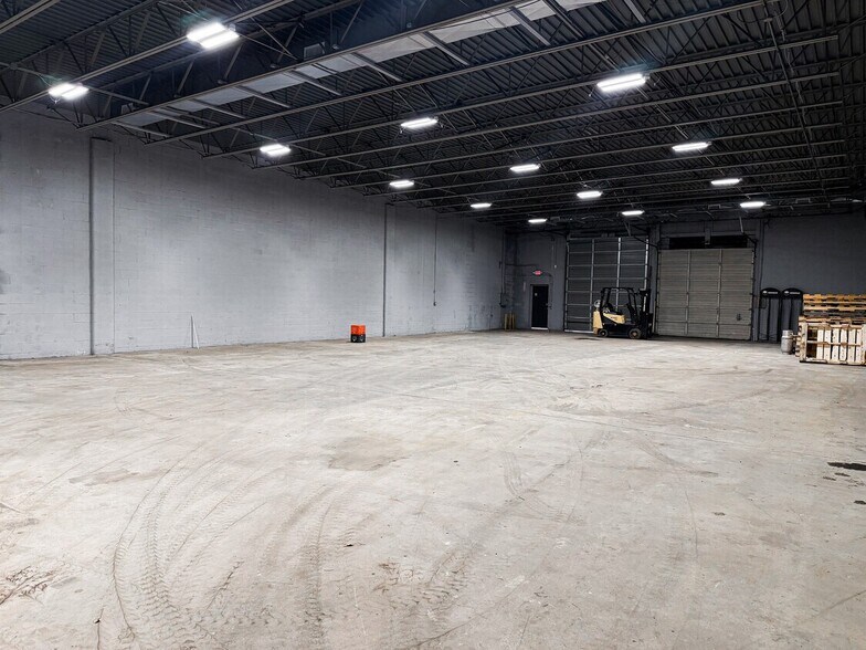 More Photos Of 109 N Black Horse Pike, Blackwood Warehouse For Lease