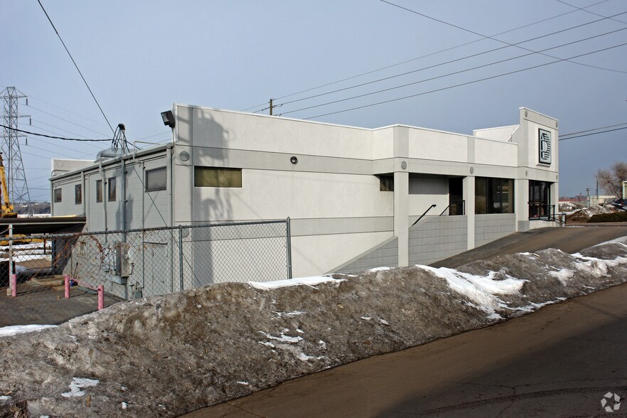 More Photos Of 2000 W Union Ave, Englewood Flex For Lease