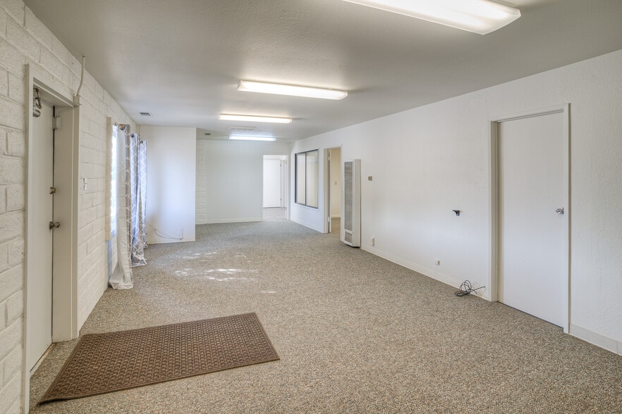 More Photos Of 2950 Feather River Blvd, Oroville Light Distribution For Sale