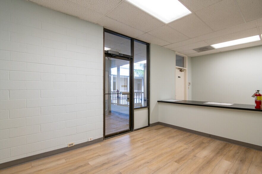 More Photos Of 5405 Stockdale Hwy, Bakersfield Office For Lease