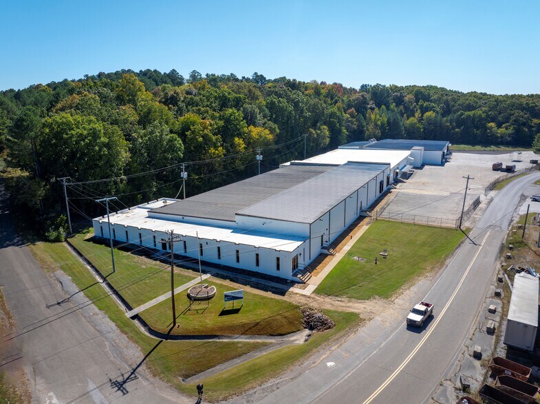 More Photos Of 1700 Overhead Bridge Rd NE, Cleveland Warehouse For Lease