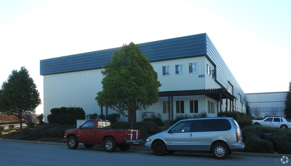 More Photos Of 490 Mayock Rd, Gilroy Warehouse For Lease